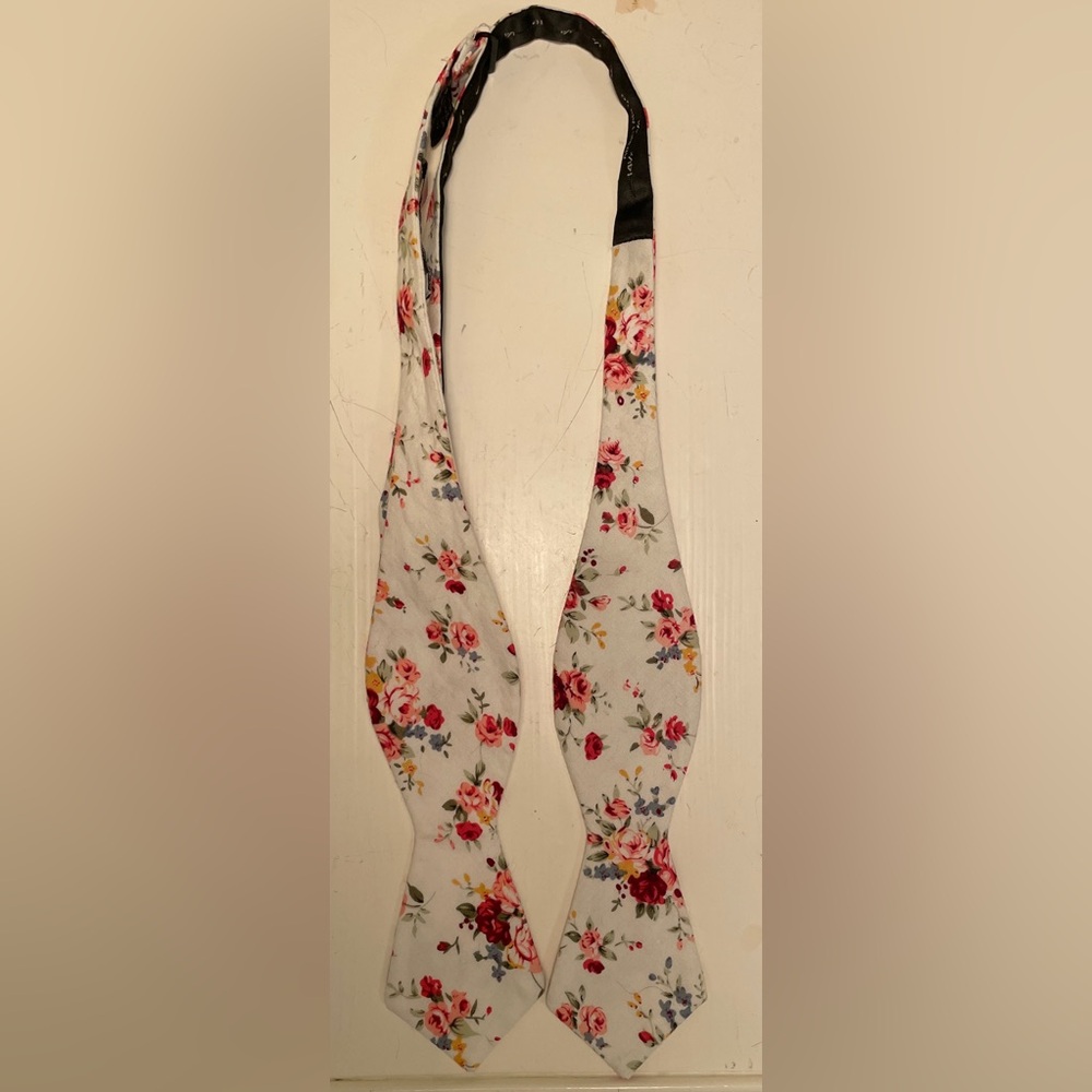 Men’s Floral Bow Tie